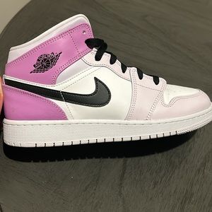 Air Jordan 1 Mid Barely Grape. Size 7